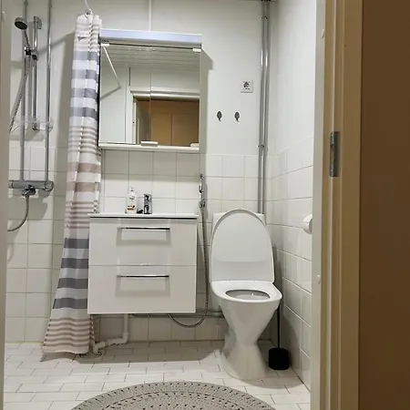 Elegantly Renovated With A Parking Space דירה *