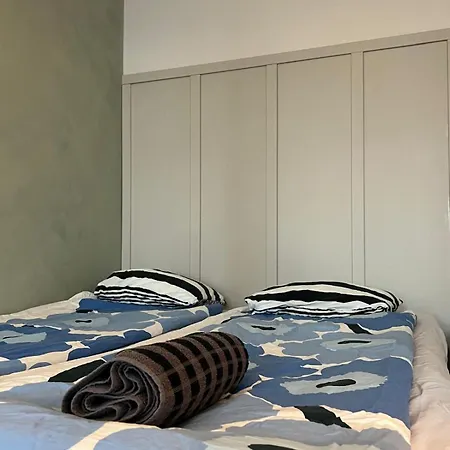 דירה Elegantly Renovated With A Parking Space