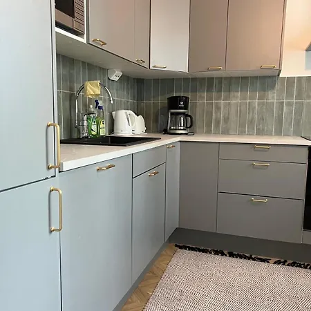 דירה Elegantly Renovated With A Parking Space