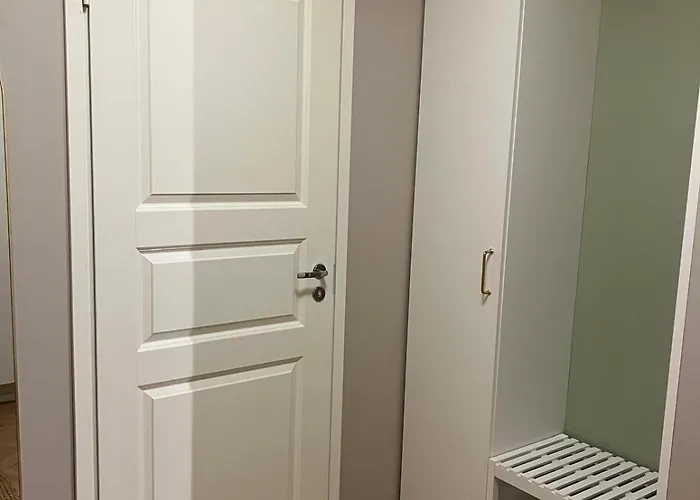 アパート Elegantly Renovated With A Parking Space